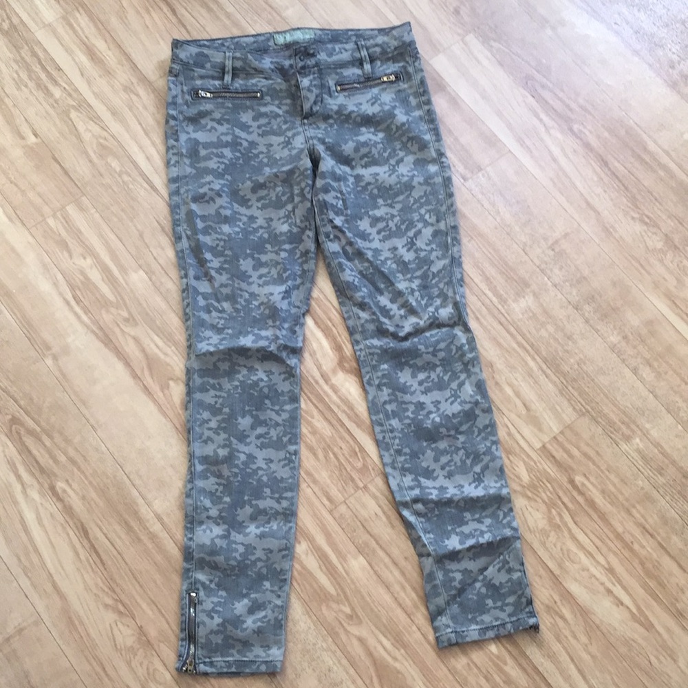 Guess Camo pants